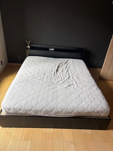 ベット　　クイーンサイズ　　フレームのみ可能