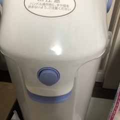 紙おむつ　新品　メリーズSサイズ２つ　＋オムツゴミ箱ピジョンの画像