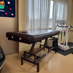 【動作確認済】電動マッサージベッド フットペダル昇降式 リハビリ・整体・介護向けの画像