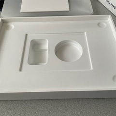 mac book neo   箱の画像