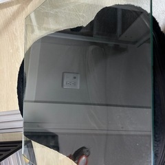 【早い者勝ち】机、テーブルの部分はガラス、その下に収納があります。【3月中以内いつでも可】の画像