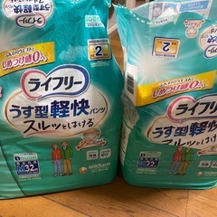 大人用紙オムツ、紙パンツ、尿取パッドの画像