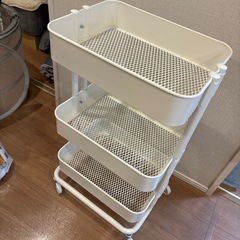 3月限定　IKEA ワゴン　ホワイトの画像