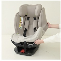【未使用】キスベビー　ISOFIX回転式チャイルドシート　グレージュの画像