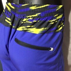 新品 Mサイズ UMBRO アンブロ 人気のタイガーカラー 撥水&防風 グラフィッククロス ハーフパンツ ウインドブレーカー  UMULJF14ブルーA0802の画像