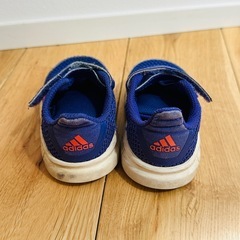 adidasキッズスニーカー②12cmの画像