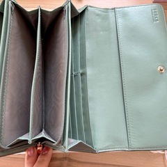 美品✨ FURLA 長財布 グリーン 本革 レディースの画像