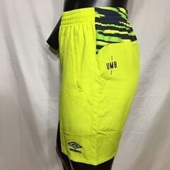 新品 Mサイズ UMBRO アンブロ 人気の防風 撥水 ハーフパンツ ウインドブレーカー イエロータイガーカラーグラフィッククロス UMULJG14 A8-4の画像