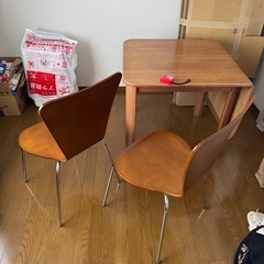 伸縮式テーブル＆椅子2脚セットの画像