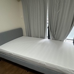 IKEAのベッド（マットレス付き）の画像