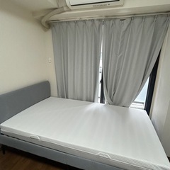 IKEAのベッド（マットレス付き）の画像