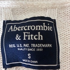 【Abercrombie & Fitch /アバクロ】Vネックケーブルニットセーター　オフホワイト「S」の画像