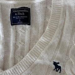 【Abercrombie & Fitch /アバクロ】Vネックケーブルニットセーター　オフホワイト「S」の画像