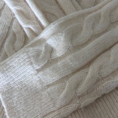 【Abercrombie & Fitch /アバクロ】Vネックケーブルニットセーター　オフホワイト「S」の画像