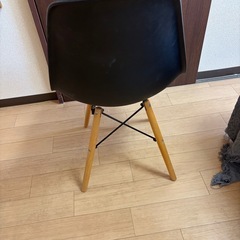 イームズチェア　強化樹脂　椅子の画像