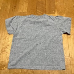 120くらい　グレーTシャツの画像
