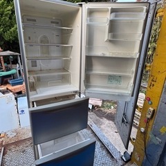 すぐ来れる人！　3ドア冷蔵庫あげます。　昨日まで使ってました。の画像