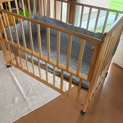 ベビーベッドの画像