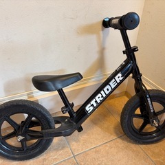 ストライダー黒の画像