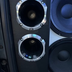 外向きオーディオ　スピーカー　JBLの画像