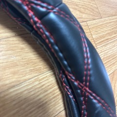 ハンドルカバー 38cm 黒×赤ステッチ 軽自動車・普通車対応の画像