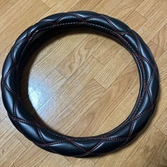 ハンドルカバー 38cm 黒×赤ステッチ 軽自動車・普通車対応の画像