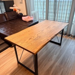 ダイニングテーブルの画像