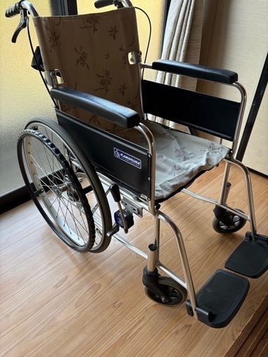 カワムラ製折りたたみ車椅子