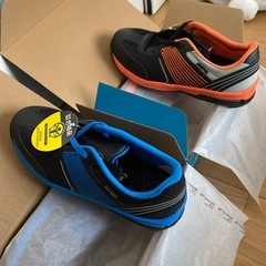 安全靴オレンジ、青の画像