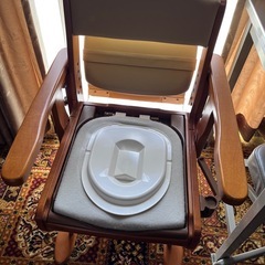 4月までの期間限定‼️家具調ポータブルトイレの画像