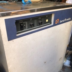 梱包する際の自動でバンドする機械の画像