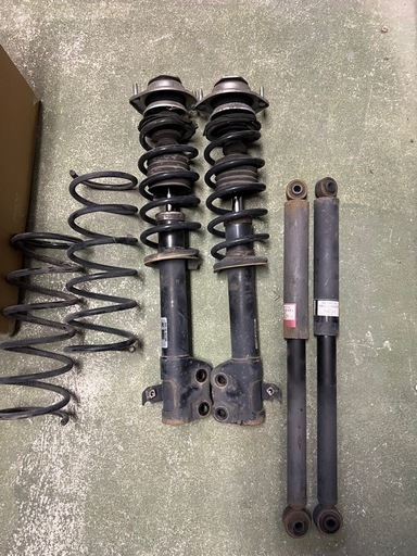 エッセ　純正サスペンション　ダイハツ　L235S 純正部品