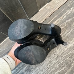 黒　パンプス　ヒール　サンダルの画像