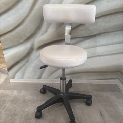 マツエク用キャスター付きチェアーの画像