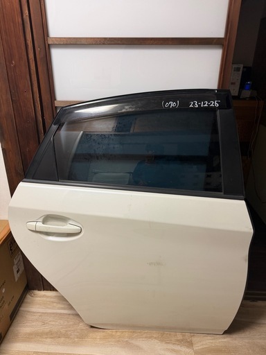 トヨタ　プリウス　パール色 レア　右手　ドア