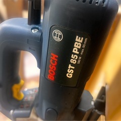 直接引き取りまたは近隣配送限定/BOSCH 電動鋸 GST 85 PBE 作業台付きの画像
