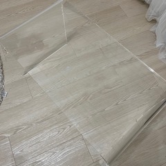 透明アクリルテーブルの画像