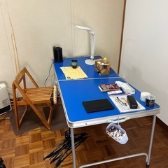 【決まりました】　
テーブルといすの画像