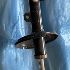 48510-48160 トヨタ ハリアー 右フロントストラット　新品の画像