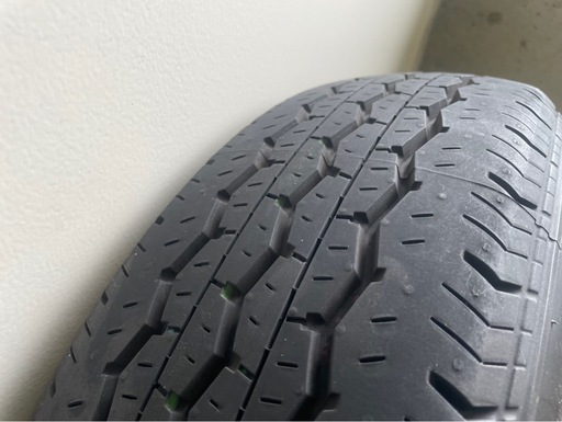 ハイエース　純正　タイヤ　新車外し