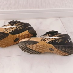 サッカーシューズ トレーニングシューズ 黒金20cmの画像
