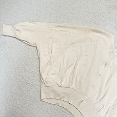 【美品】テチチ クリーム色 Vネック バルーンスリーブ カーディガンの画像