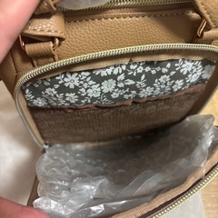 ベージュ ショルダーバッグの画像