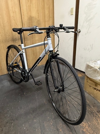 中古車　クロスバイク　LEDオートライト　6段変速　700C　美品