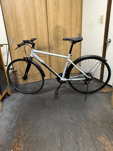 中古車　クロスバイク　LEDオートライト　6段変速　700C　美品