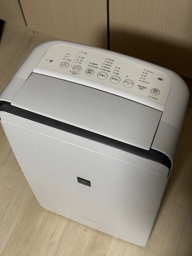 【使用数回のみ】シャープ 衣類乾燥機 除湿機 12L 14畳 2022年 CV-N120-W