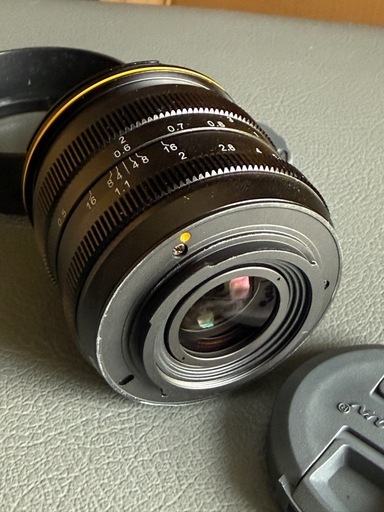 新品、驚異のF1.1レンズです。