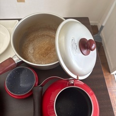フライパン、鍋、ヤカン、食器の画像