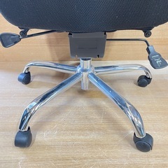 【e13メッシュチェア】回転式 
ゲーミングチェアの画像