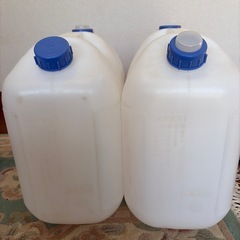 飲料水用ポリタンク2個の画像